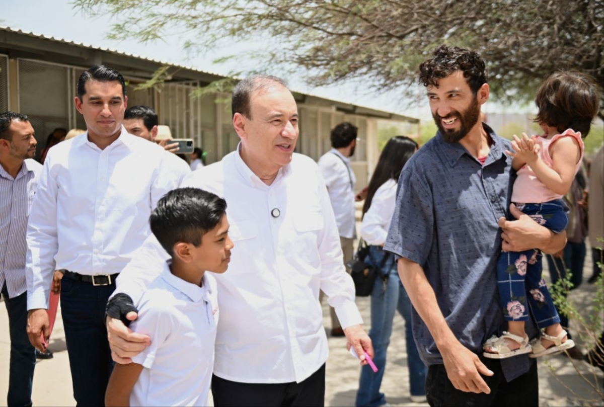 Hermosillo, Sonora; 5 de mayo de 2026.-Arranca Gobernador Durazo distribuci&oacute;n de uniformes escolares gratuitos Sonora