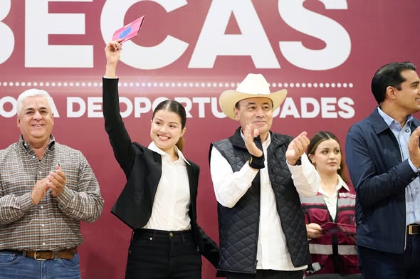 SONORA; 03 DE DICIEMBRE DEL 2025.-El Gobierno de Sonora entrega m&aacute;s de 600 becas a estudiantes de la Universidad de la Sierra