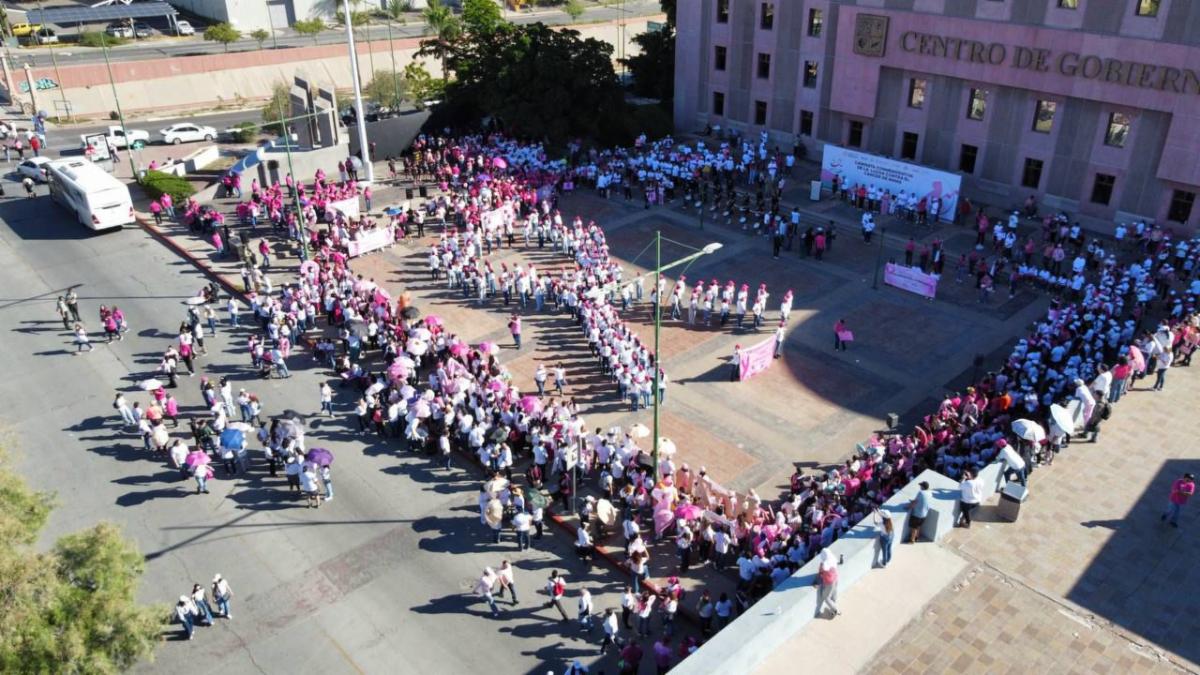  Hermosillo, Sonora; 19 de octubre de 2025.- Realiza Gobierno de Sonora Caminata Conmemorativa de la Lucha Contra el C&aacute;ncer de Mama